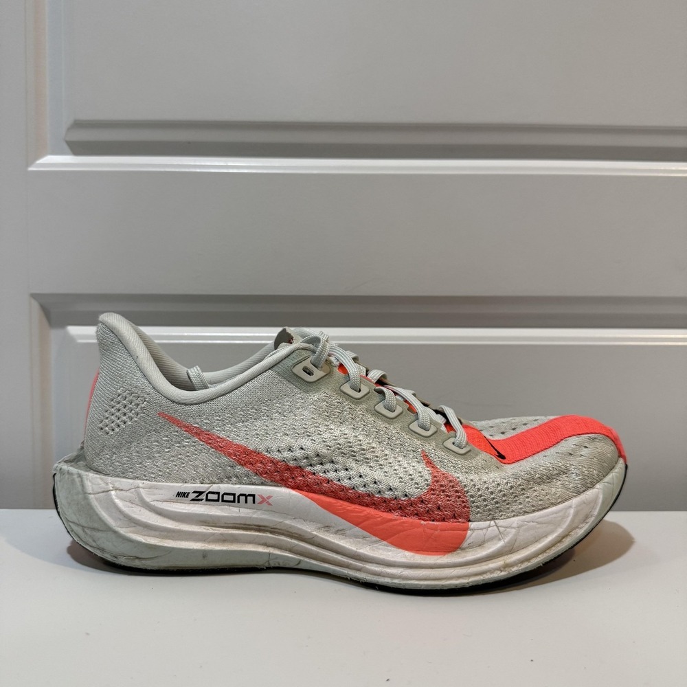 Nike Pegasus Plus Shoes Womens Size 7 Gray Running Cushioned Sneakers FQ7261-001